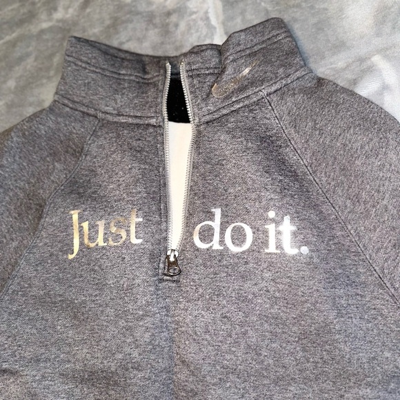 NWOT Nike sweater size s - Picture 2 of 3